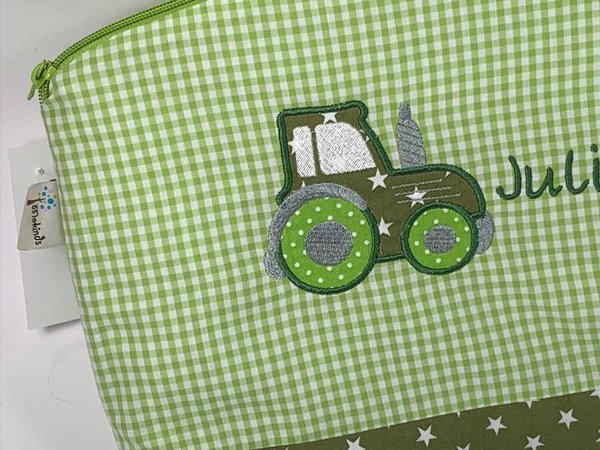 Kulturbeutel mit Namen Trecker Traktor grün Sterne